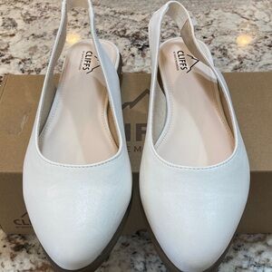 Cliffs by White Mountain Women's White Slingback Flats